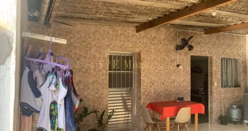Belíssimo imóvel com três casas e 1 salão comercial.