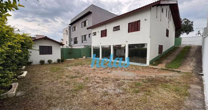 CASA COMERCIAL COM 200m² PARA LOCAÇÃO POR R$6.500,00 NO CENTRO - ATIBAIA/SP.