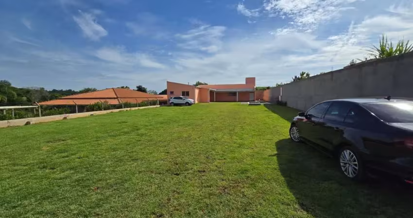Chácara c/ 1.000 m2, 3 quartos (1 súite) e piscina  – araçoiaba da serra
