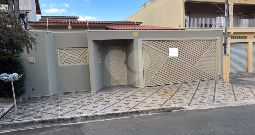 Casa térrea com 3 quartos para locação em Jardim Regina - SP