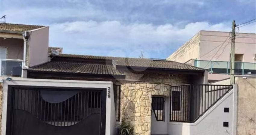 Casa térrea com 3 quartos à venda em Jardim Regina - SP