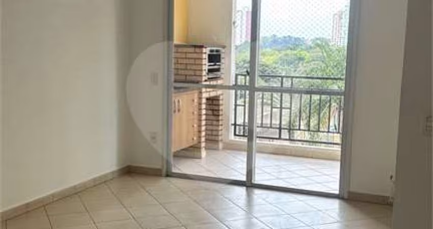Apartamento com 3 quartos para locação em Vila Sfeir - SP