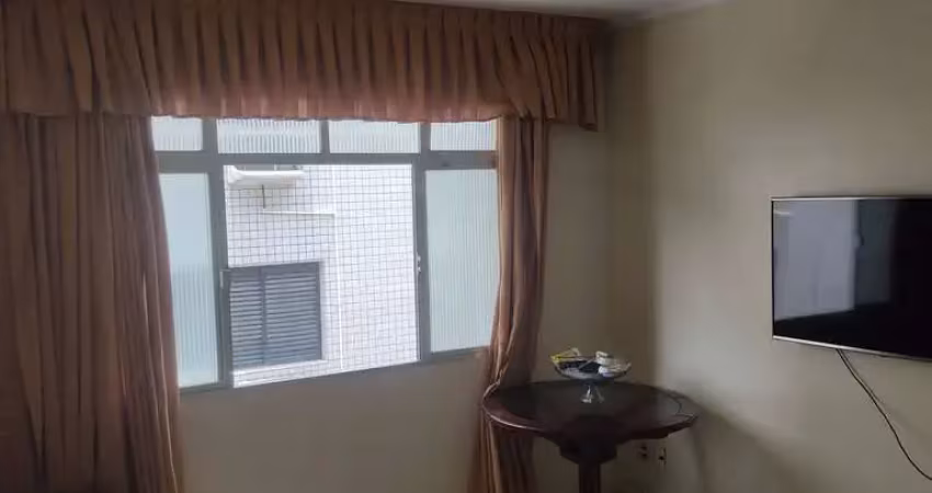Excelente apartamento com garagem fechada a três quadras da praia