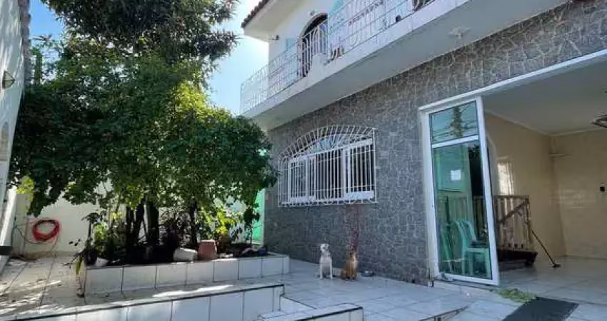 Maravilhoso sobrado em terreno 10 x 30m com edicula a venda