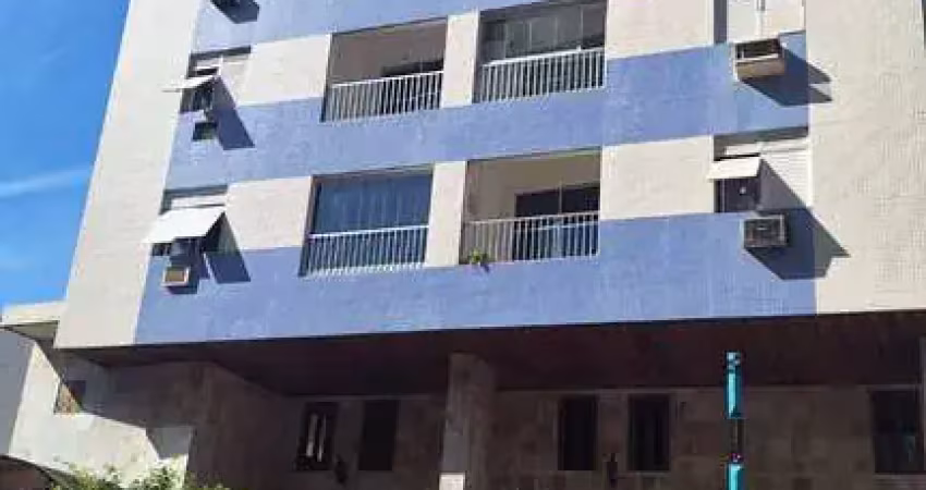 Maravilhoso apartamento de frente com sacada reformado