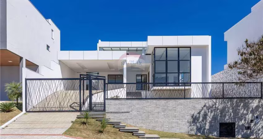 Casa de alto padrão com 4 suítes e piscina, no residencial alvim