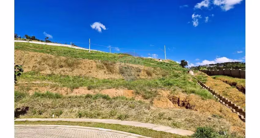 Lote em aclive no estrela do lago, com vista e privacidade