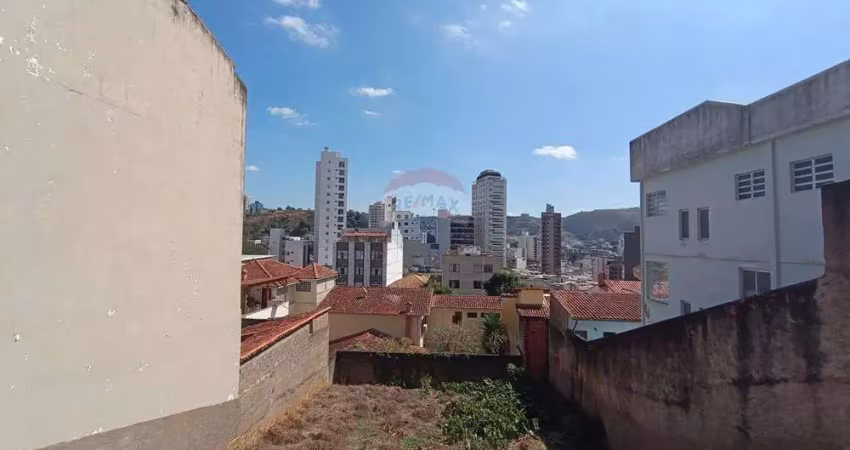 Terreno diferenciado, com ótima topografia e localização privilegiada, perto de tudo e no melhor valor!