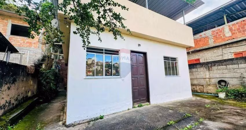 Excelente casa com loja e estrutura para construção de outra casa por cima