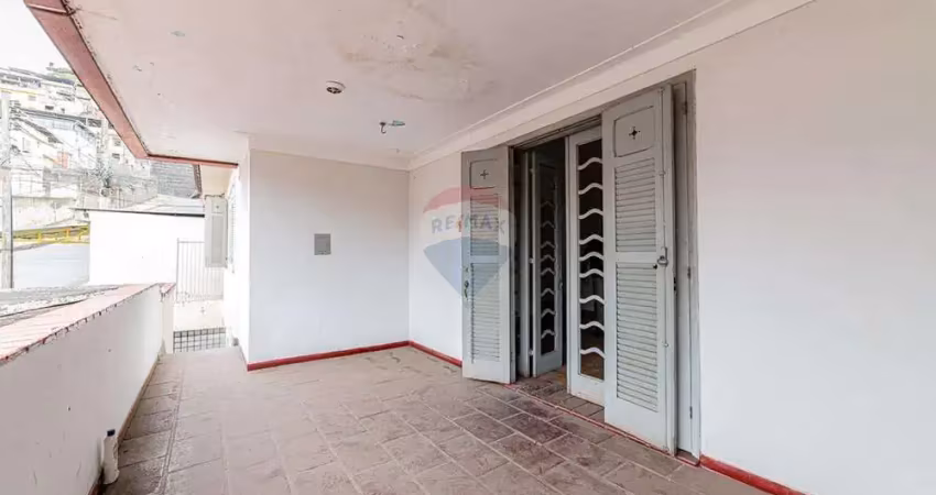 Casa 2 quartos com varanda na rua clorindo burnier!!!