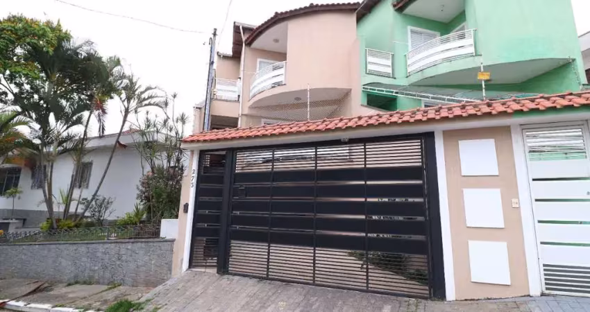 Confortável sobrado para venda com 3 quartos, sendo 3 suítes, 144m²