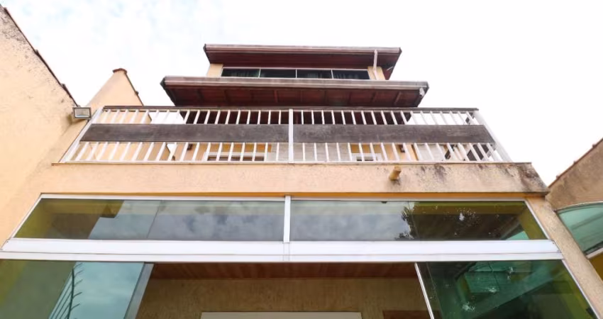 Excelente sobrado para venda com 3 quartos, sendo 3 suítes, 230m²