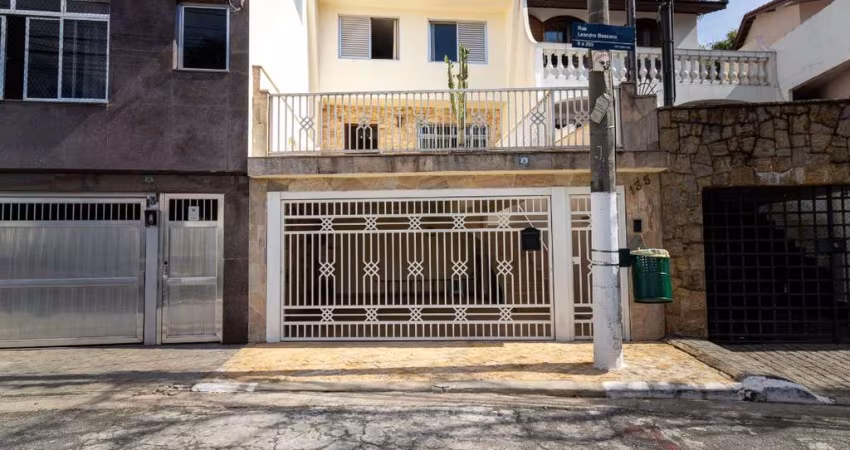 Agradável sobrado para venda com 3 quartos, sendo 1 suíte, 201m²