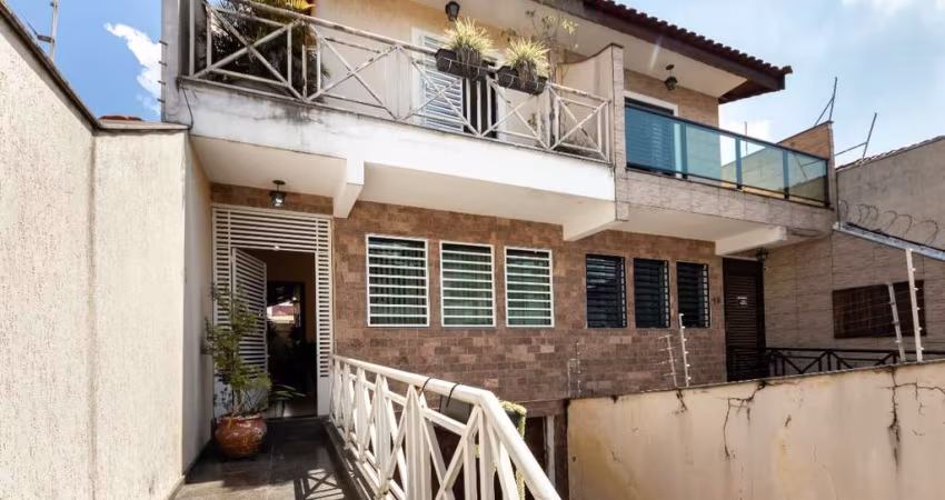 Agradável sobrado para venda com 3 quartos, sendo 1 suíte, 178m²