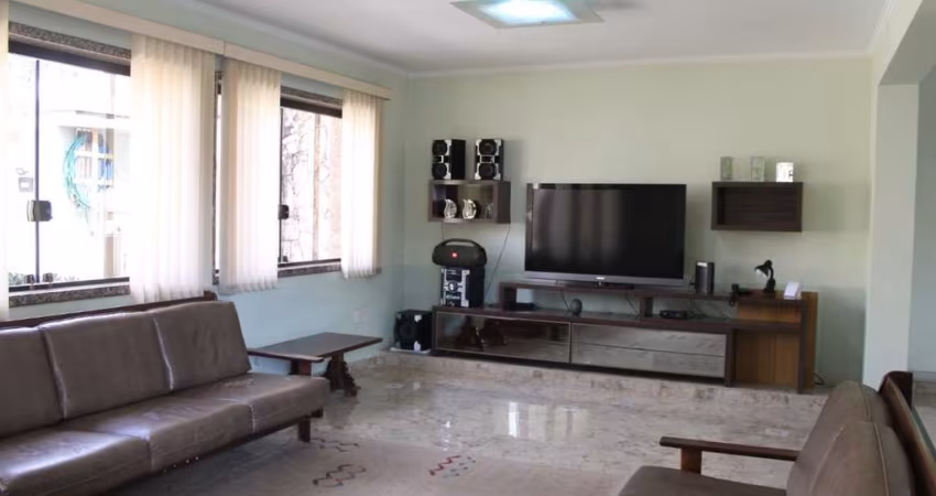 Deslumbrante sobrado para venda com 4 quartos, sendo 1 suíte, 374m²