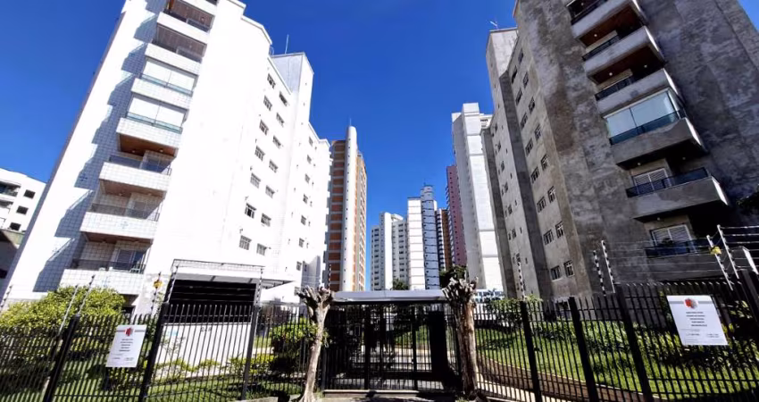 Agradável apartamento tipo para venda e locação com 3 quartos, sendo 1 suíte, 165m²