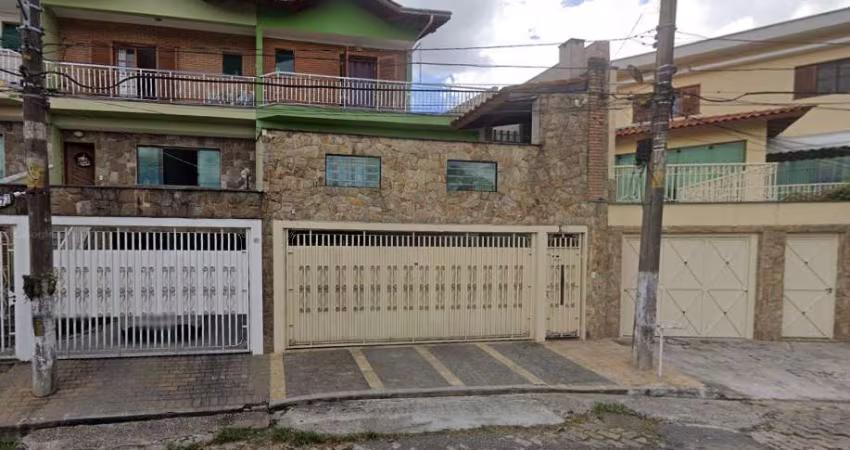 Funcional sobrado para venda com 3 quartos, sendo 1 suíte, 150m²