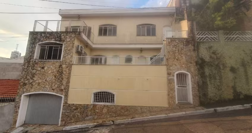 Atraente sobrado para venda com 4 quartos, sendo 3 suítes, 364m²