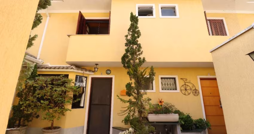 Confortável casa em condomínio para venda com 3 quartos, sendo 1 suíte, 131m²
