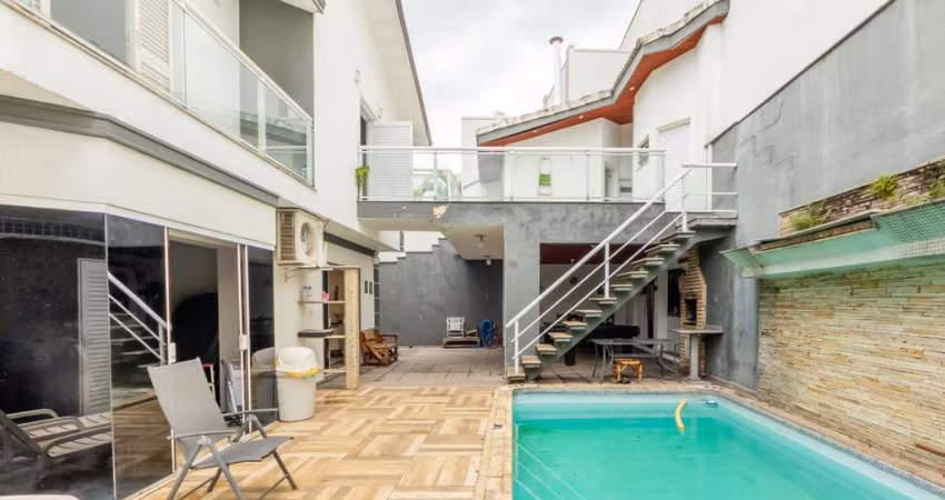 Aconchegante sobrado para venda com 4 quartos, sendo 3 suítes, 393m²