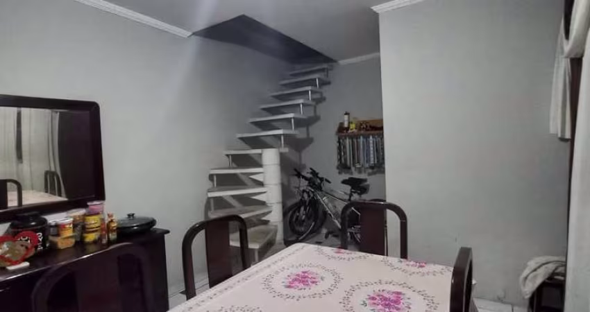 Funcional sobrado para venda com 4 quartos, sendo 1 suíte, 180m²