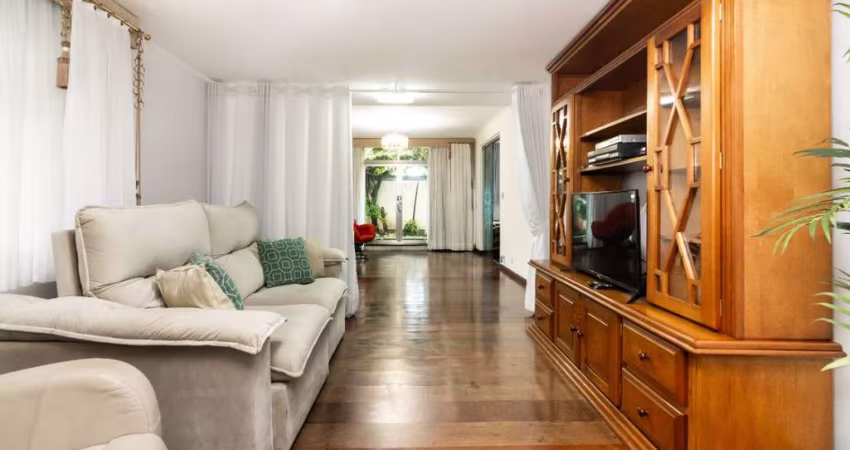 Espetacular casa tipo para venda com 3 quartos, sendo 1 suíte, 335m²