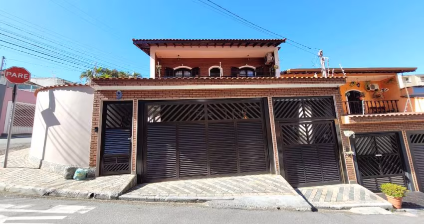 Deslumbrante sobrado para venda com 3 quartos, sendo 1 suíte, 215m²