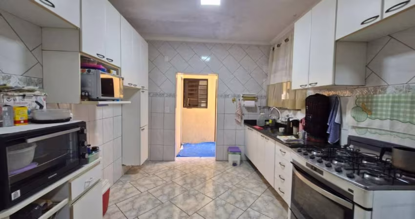 Atraente casa tipo para venda com 3 quartos, sendo 1 suíte, 154m²