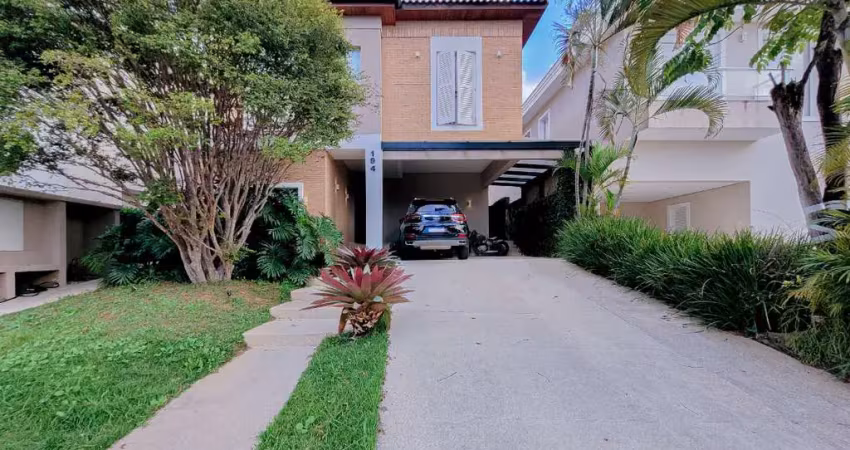 Espetacular casa em condomínio para venda com 4 quartos, sendo 4 suítes, 360m²