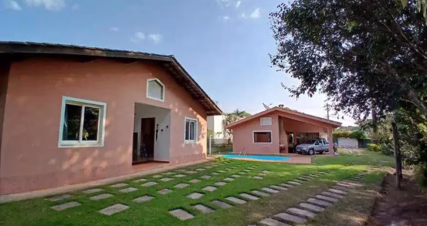 4 Dorms | 1 com suíte máster | 2 suítes externas | 6 vagas | 260 m² construída | 1.190 m² do terreno