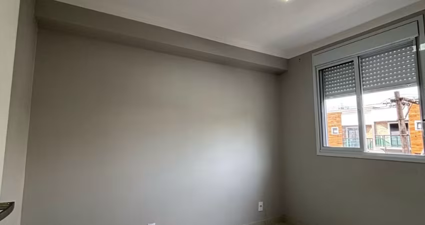 Apartamento de 2 dormitórios com varanda e vaga de garagem