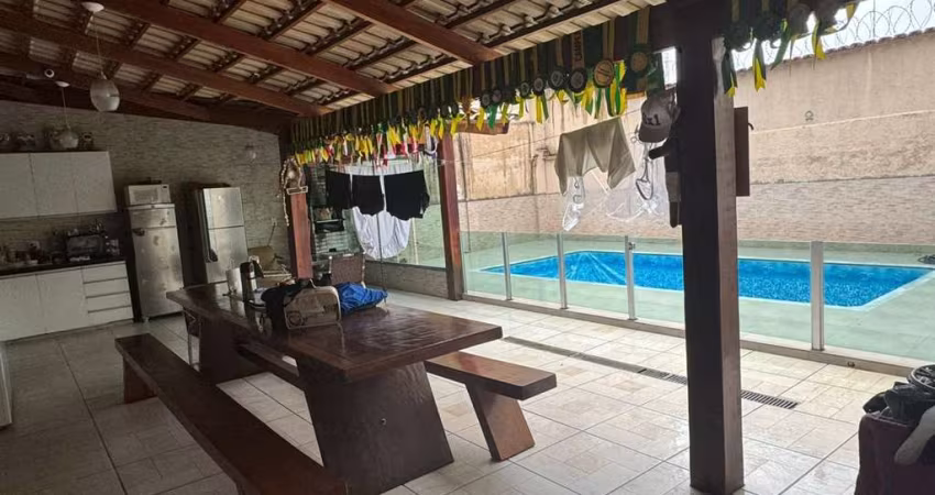 Casa plana 03qts, 04vgs e piscina no melhor ponto do Itapoã!