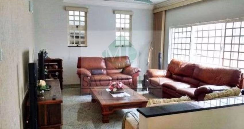 Imperdível - Casa à venda no Olímpico, São Caetano do Sul-SP: 4 quartos, 3 suítes, 5 banheiros, 233m² de área.
