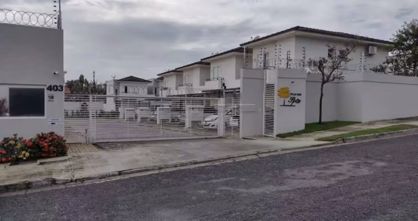 Casa à venda em condomínio na zona oeste
