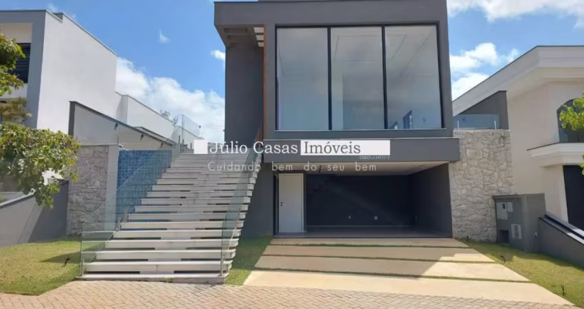 Casa a venda em condomínio com 3 suítes.