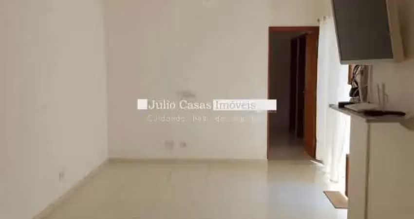 Casa em condominio à venda com  3 quartos sendo uma suíte.