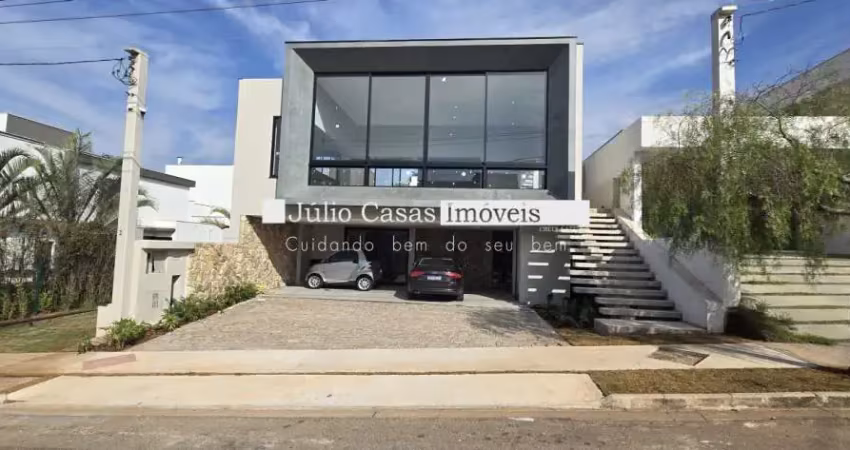 Casa assobradada a venda em condomínio com 4 suítes