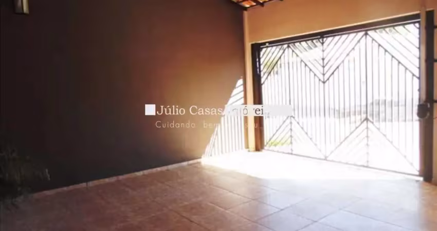 Casa espaçosa com 3quartos em excelente localização. próximo a mercado, escola, faculdade, comercios em geral. ideal para república de estudantes