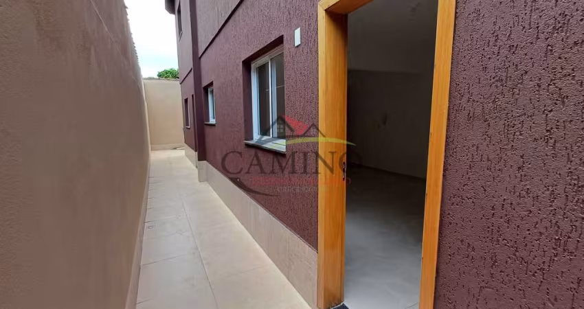 Casa 2 Dormitórios com Quintal
