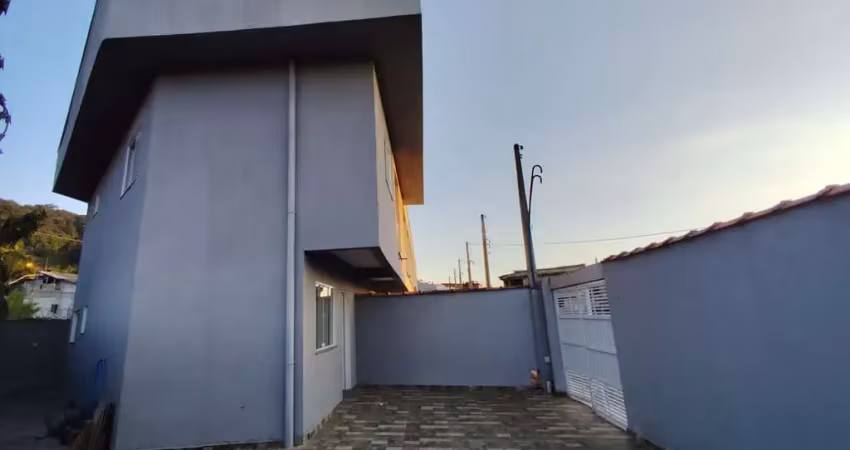 Casa com quintal grande no guarujá vitoria park !!!