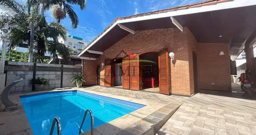 Casa a venda na enseada a 150 mts da praia, 03 dormitórios