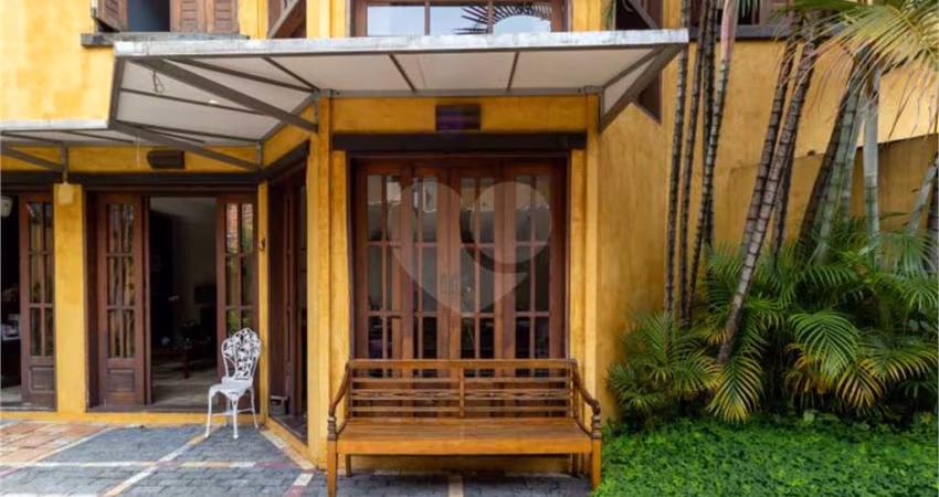 Casa com 4 quartos à venda em Lapa - SP