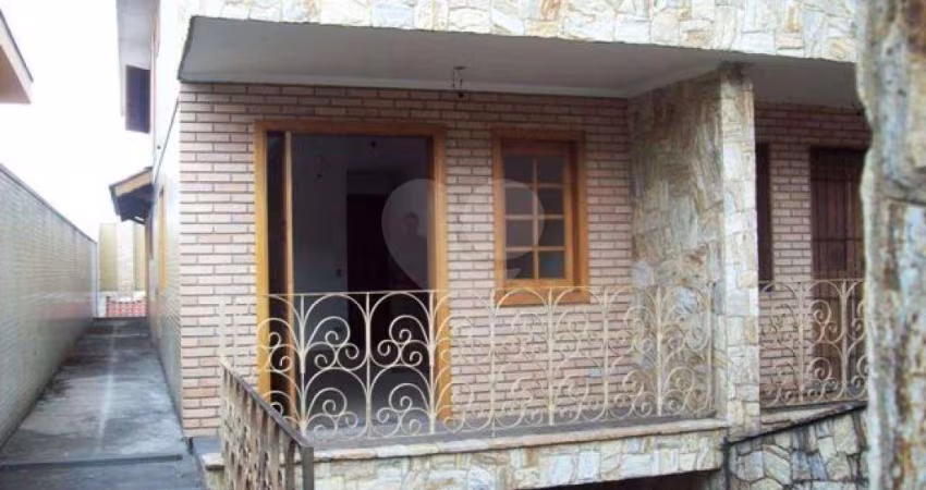 Sobrado com 3 quartos à venda em Vila Nivi - SP