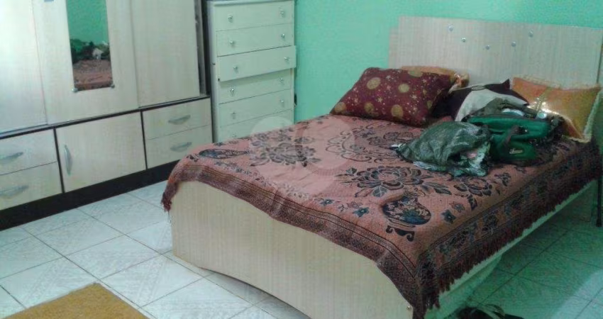 Casa térrea com 4 quartos à venda em Jardim Presidente Dutra - SP