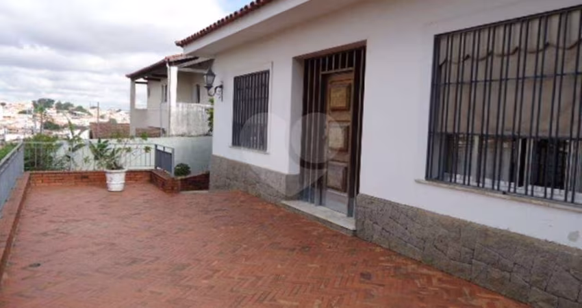 Casa térrea com 4 quartos à venda em Jardim Peri - SP