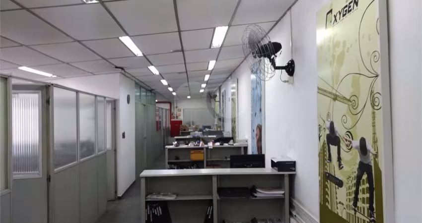 Galpão à venda ou para locação em Chácara São João - SP