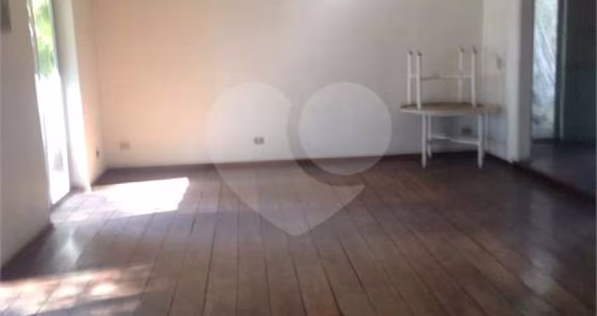 Casa com 4 quartos à venda em Jardim Leonor - SP