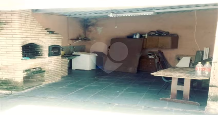 Sobrado com 4 quartos à venda em Jardim Munhoz - SP