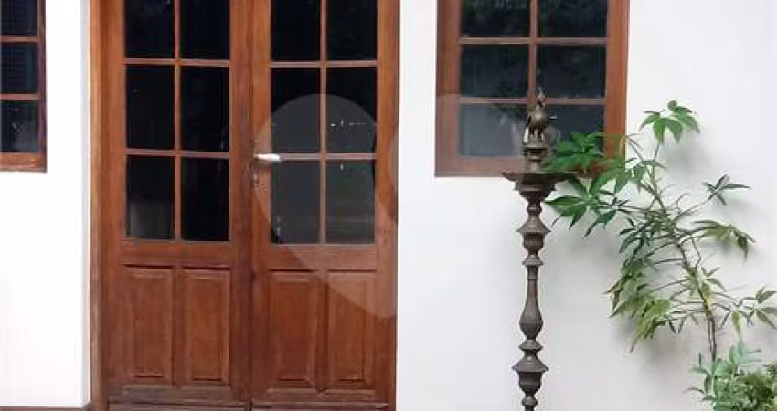 Casa térrea com 4 quartos à venda em Jardim Leonor - SP