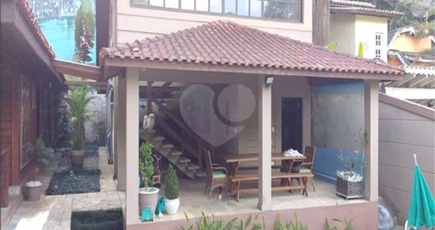 Casa térrea com 3 quartos à venda em Vila Machado - SP